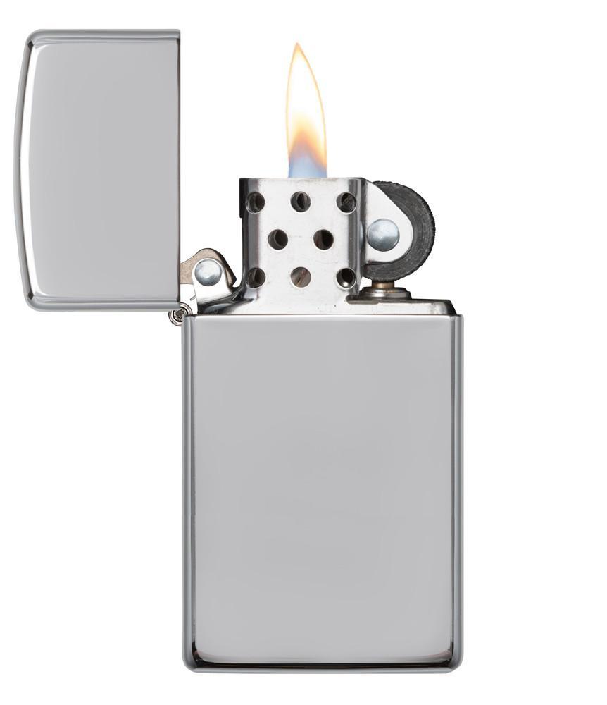 Vue de face briquet Zippo Slim Chrome High Polished, ouvert avec flamme