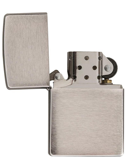 Vue de face briquet Zippo Armor Chrome Brushed, ouvert