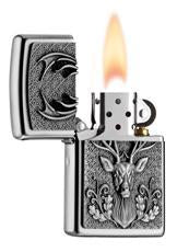 Briquet Zippo emblème trophée bois de cerf, ouvert avec flamme