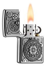 Briquet Zippo emblème montre gousset entourée d'engrenages, ouvert avec flamme