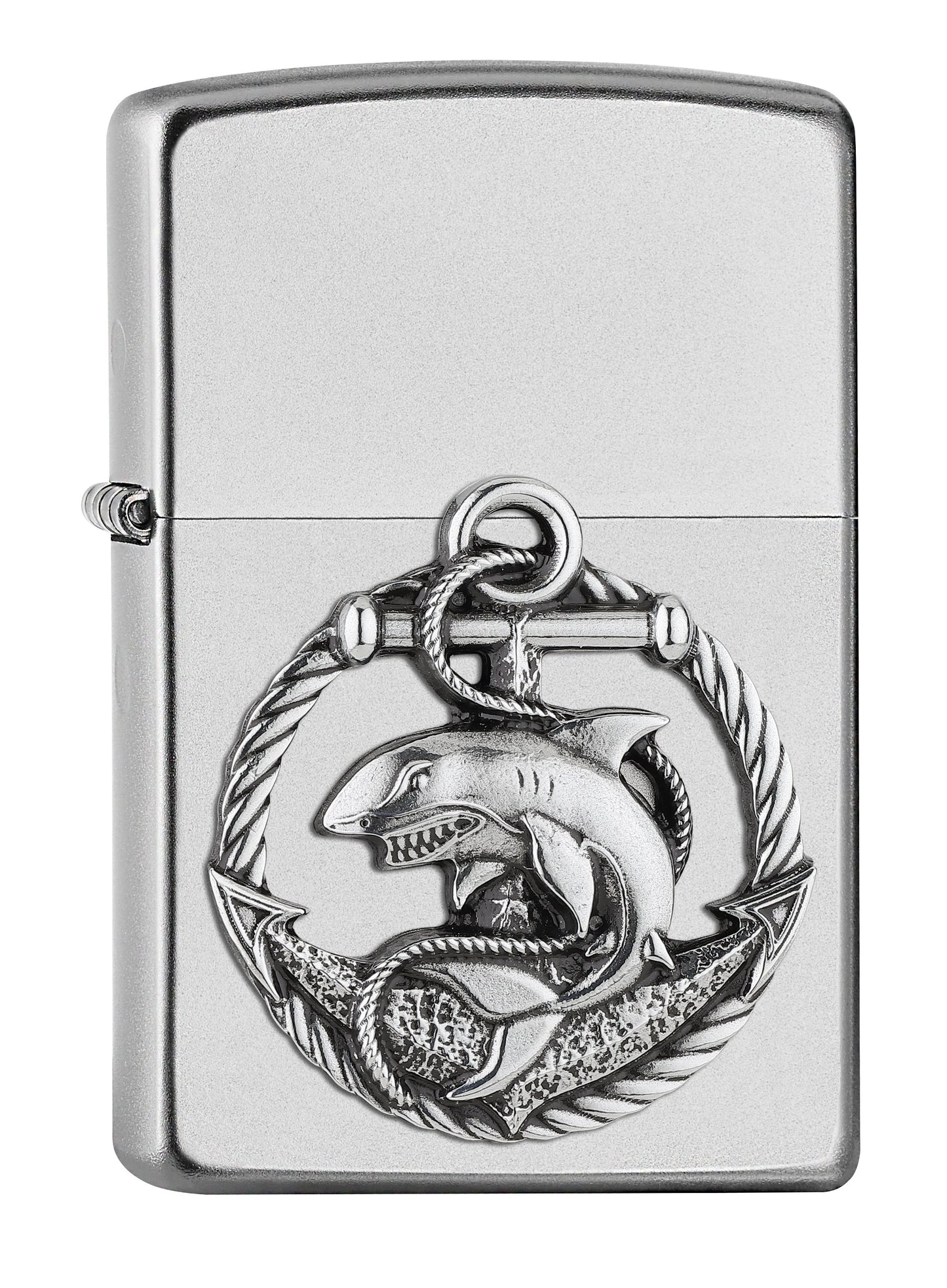 Vue de face 3/4 briquet Zippo chrome satiné avec emblème requin et ancre