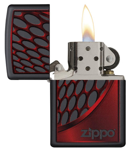 Briquet Zippo noir logo Zippo sur fond rouge et noir, ouvert avec flamme