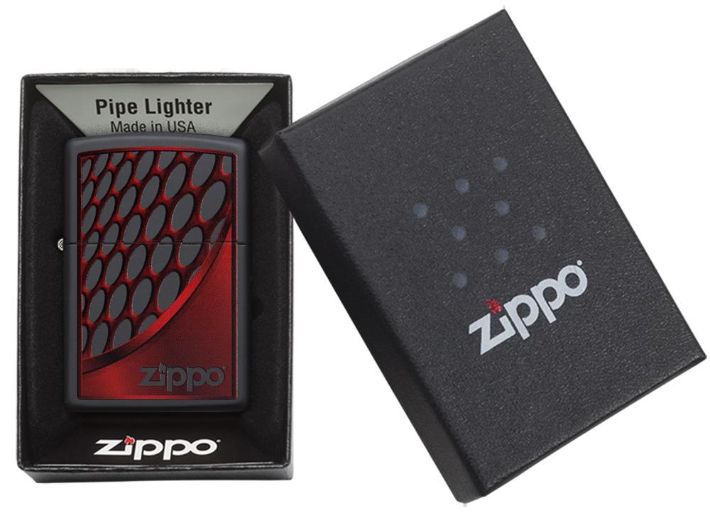 Briquet Zippo noir logo Zippo sur fond rouge et noir, dans une boîte cadeau ouverte