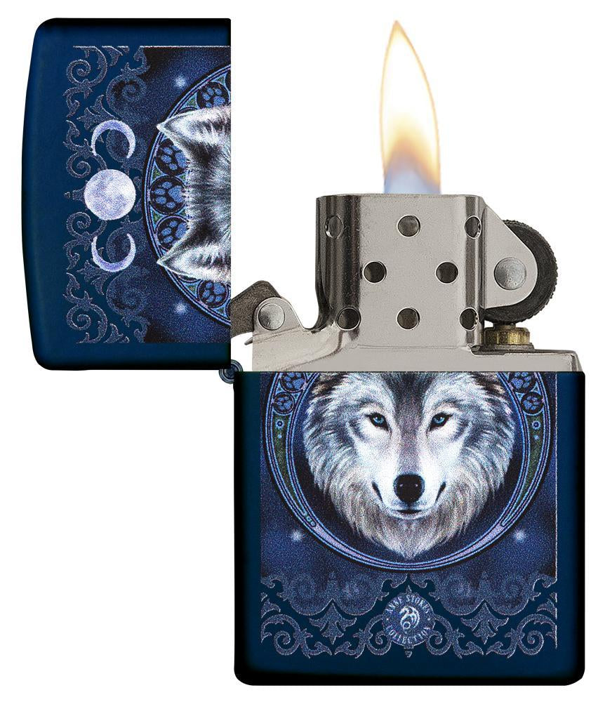 Briquet Zippo tête de loup, ouvert avec flamme