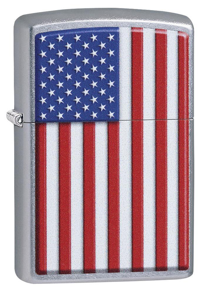 Vue de face 3/4 briquet Zippo chromé avec drapeau américain