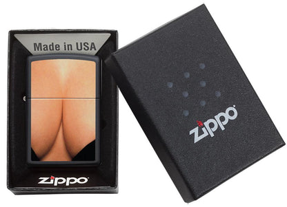 Briquet Zippo noir décolleté profond de femme, dans une boîte cadeau ouverte