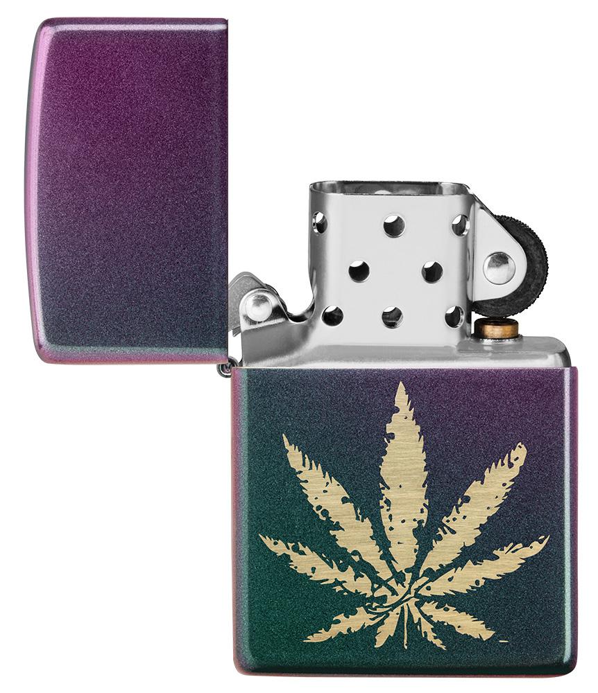 Briquet Zippo iridescent gravure laser feuille de chanvre, ouvert